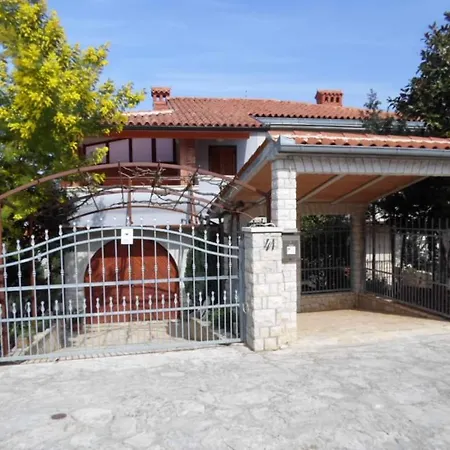 In With Air Conditioning, Wifi, Washing Machine 3360-2 Banjole