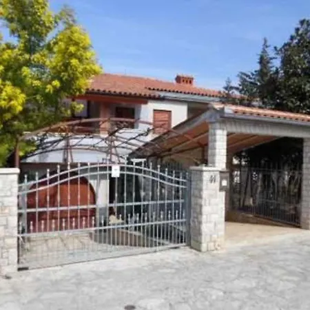 Apartment In With Air Conditioning, Wifi, Washing Machine 3360-2 Banjole